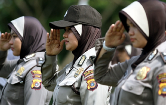 Badrodin: Pekan Depan Polwan Boleh Pakai Jilbab